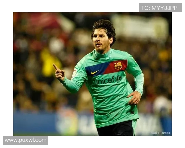 揭开足球明星12号的神秘面纱他在绿茵场上的传奇故事与成就