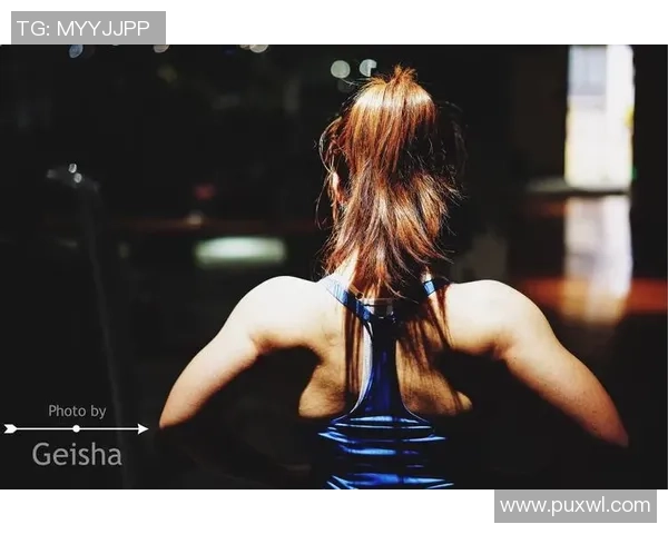 各国足球明星的腹肌魅力大比拼展现运动员完美身材与力量之美